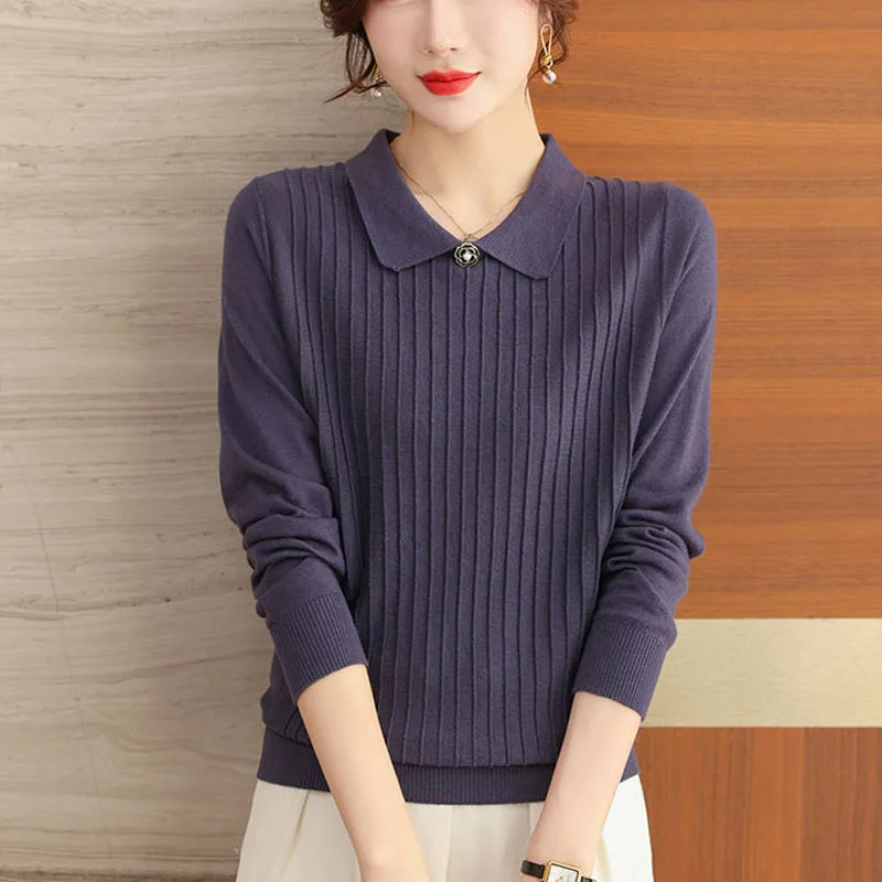 Женский однотонный свитер-поло с нитками и бусинами