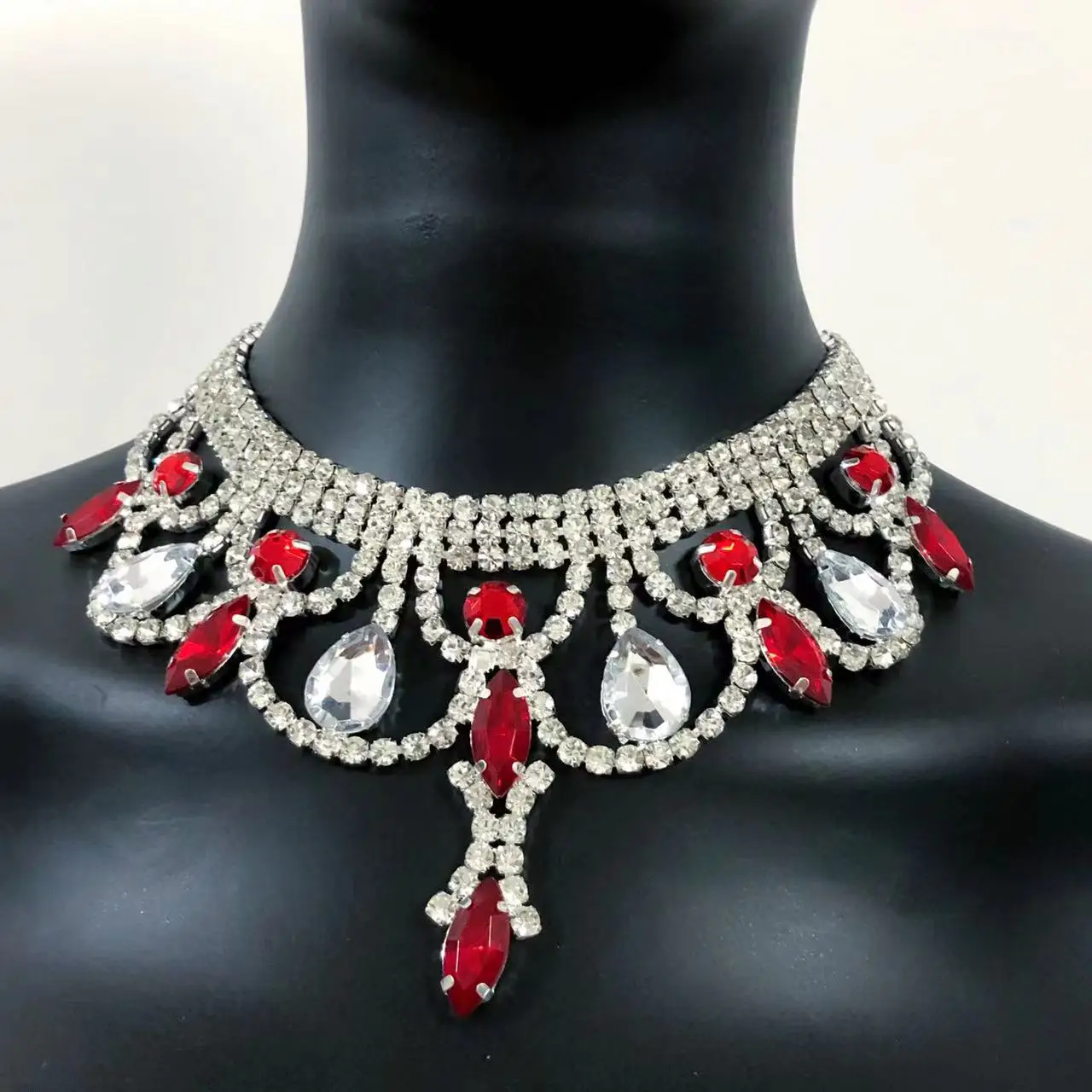 Fashion Luxury Sexy Red Large Crystal Pendant Necklace Bridal Wedding Dinner Dance Exquisite Rhinestone Necklace Jewelry Accesso