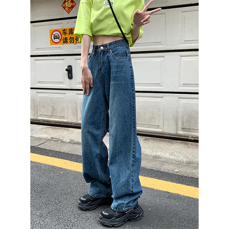 Рисунок 4 - Осенние женские джинсы с завышенной талией