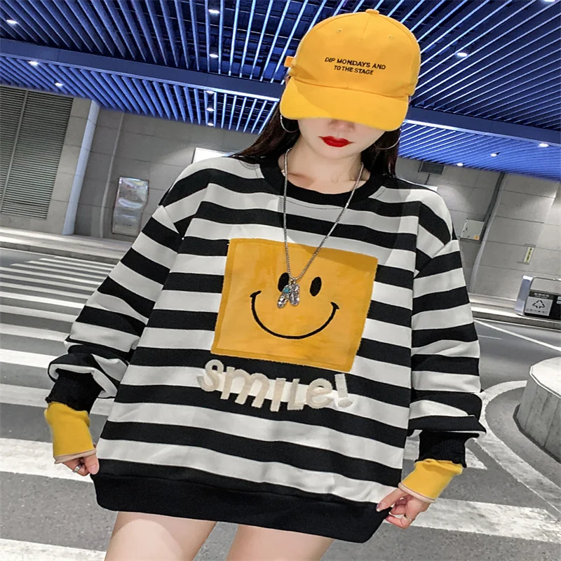 

Женский свитер с круглым вырезом, в полоску