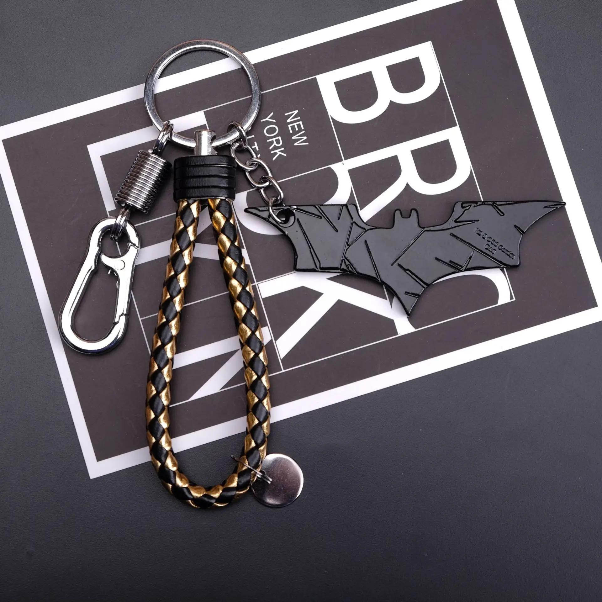 10 см Bandai Бэтмен Фигурка логотип брелок металлическая модель аксессуары Подвески