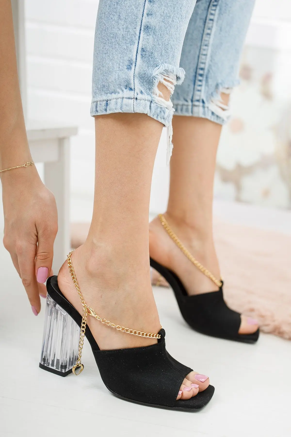 

Women's Fashion Suede Chain Detailed Heels Shoes
