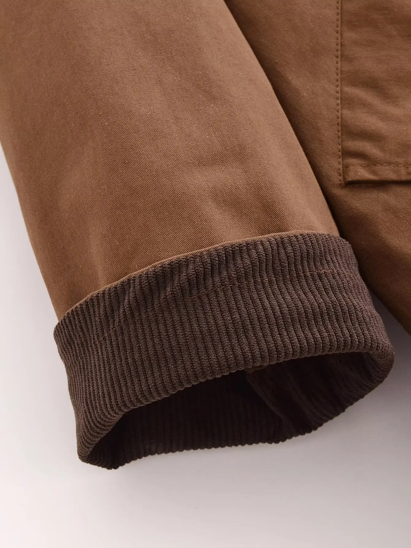 Женский двубортный тренч с отложным воротником