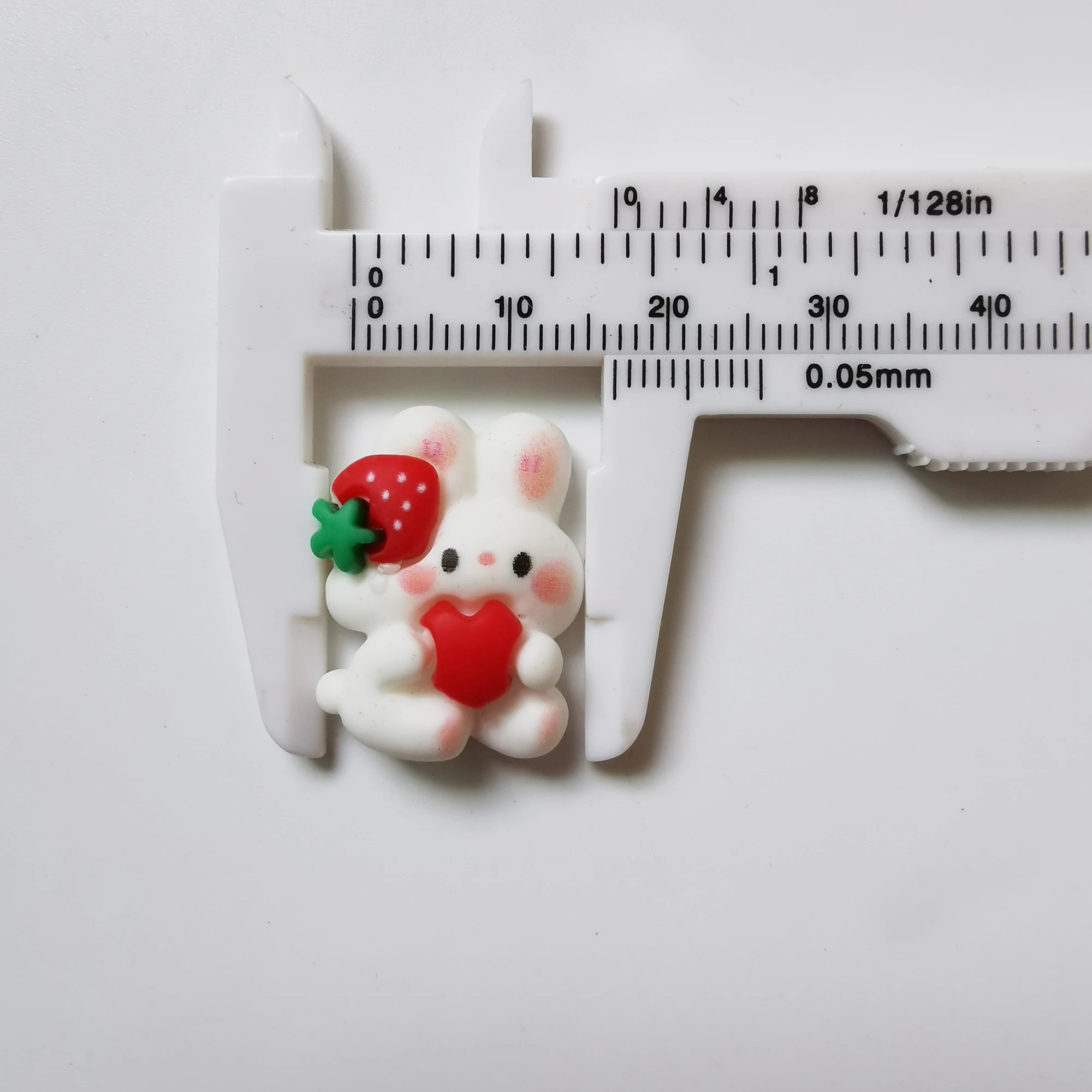 100-500 шт. женские акриловые украшения в виде клубники 16-23 мм