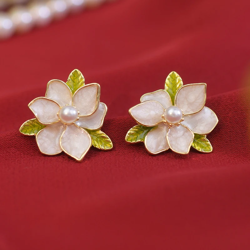 

French Light Luxury Women Earrings Petal Ear Stud Ins Exquisite Special Design Ladies Earrings Plant 2023 Brand New