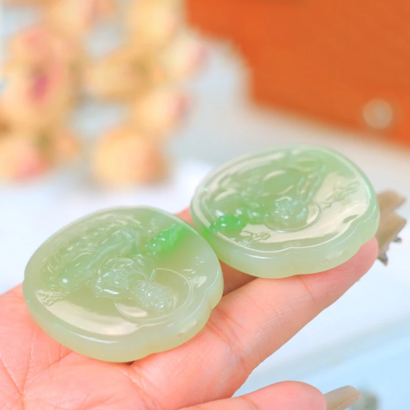 Кулон из гуаньинского материала кулон нефрита