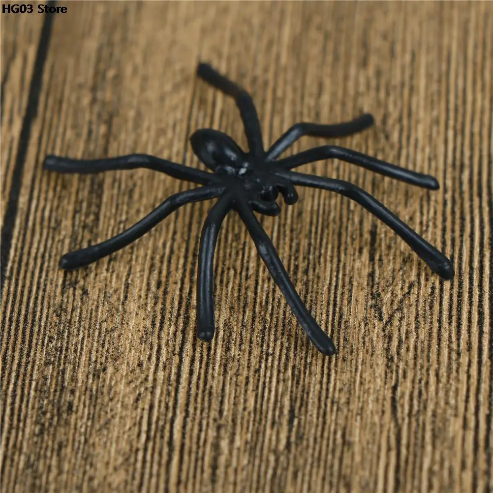30Pcs/lot Halloween Decorative Spiders 4.5*5CM Small Black Plastic Fake Spider Toys Funny Joke Prank Realistic Props - купить по