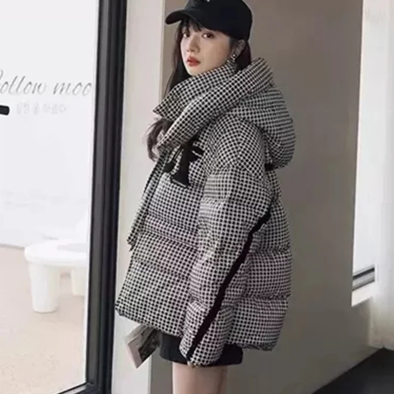 

Do you define fashionable winter women's white duck down plaid casual down jacket with thickened insulation Women's down jacket