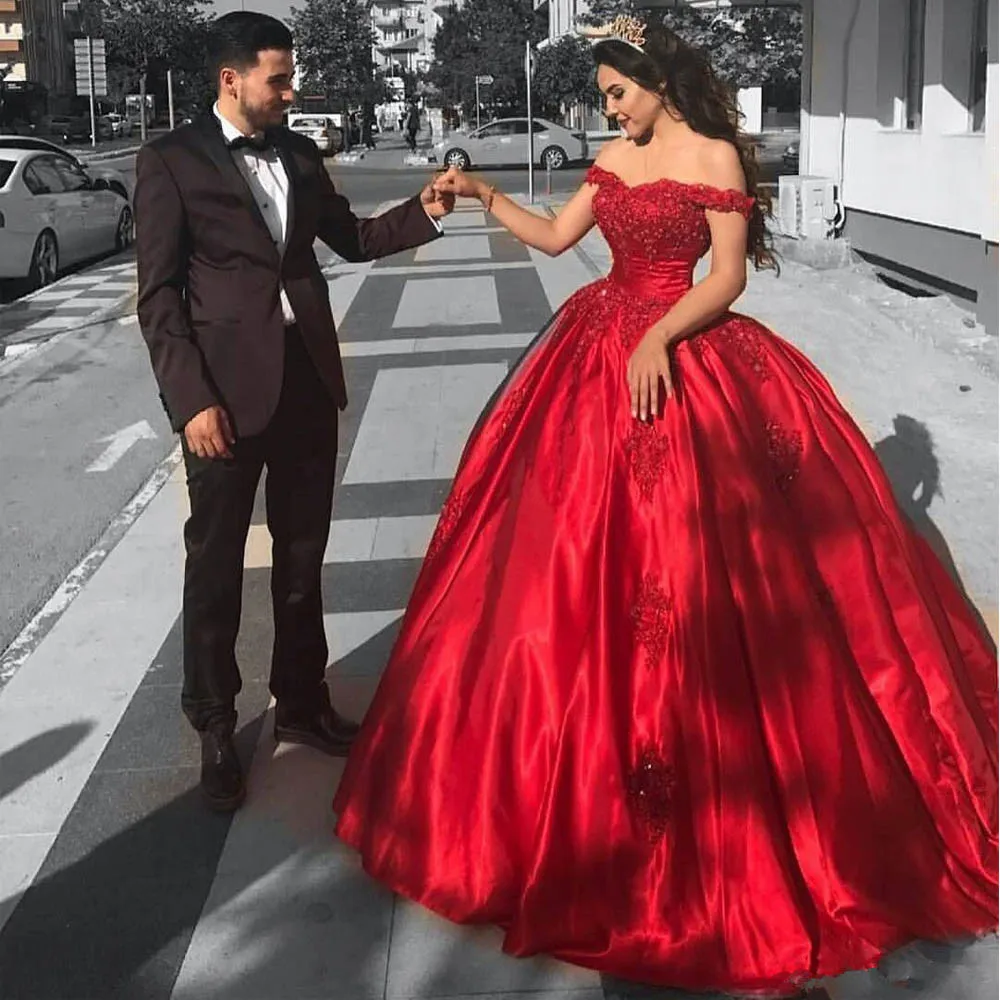 

Ball Gown Quinceanera Dresses Red Satin Sexy Off the Shoulder Long Girls Dress for 15 Year Party Sexy Backless Gown