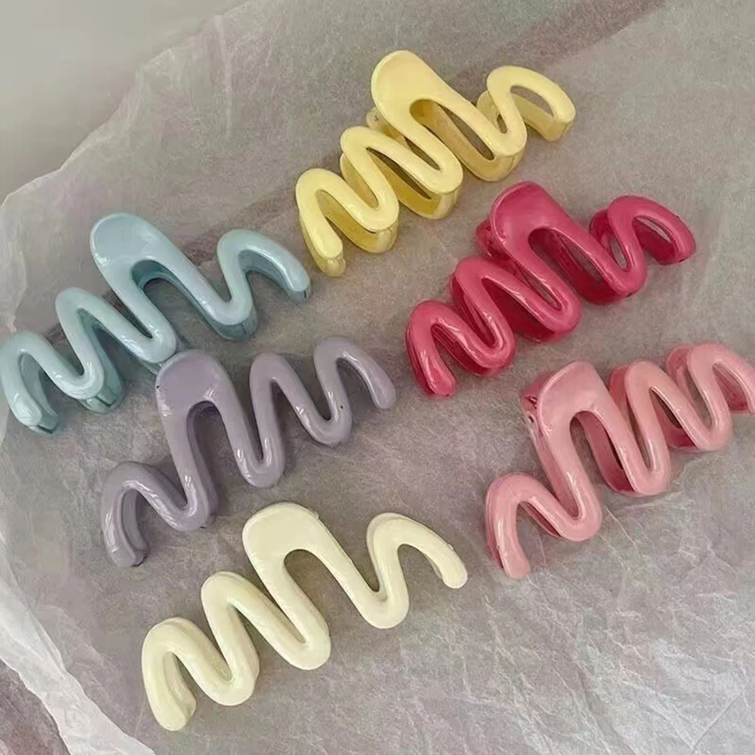 

Jelly Colored Wave Grip Shark Clip Wave Hair Claws M Shape Hair Claw Hairdress Hair Styling Tool Woman Fashion Hair Accessories