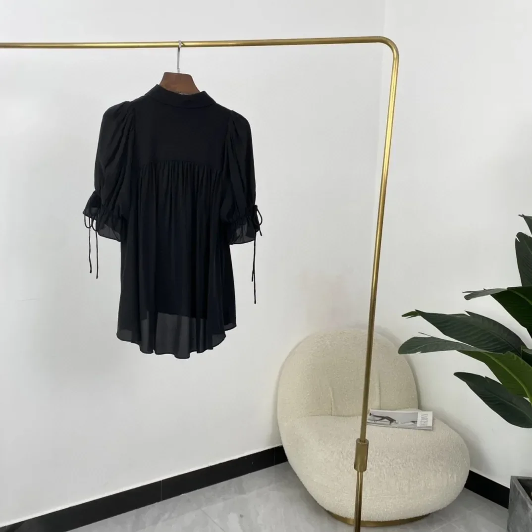 Шелковая черная блузка с оборками и отложным воротником однобортная рукавом до