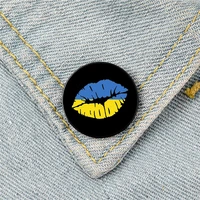 ukraine flag kissing pin custom funny brooches shirt lapel bag cute badge cartoon cute jewelry gift for lover girl friends