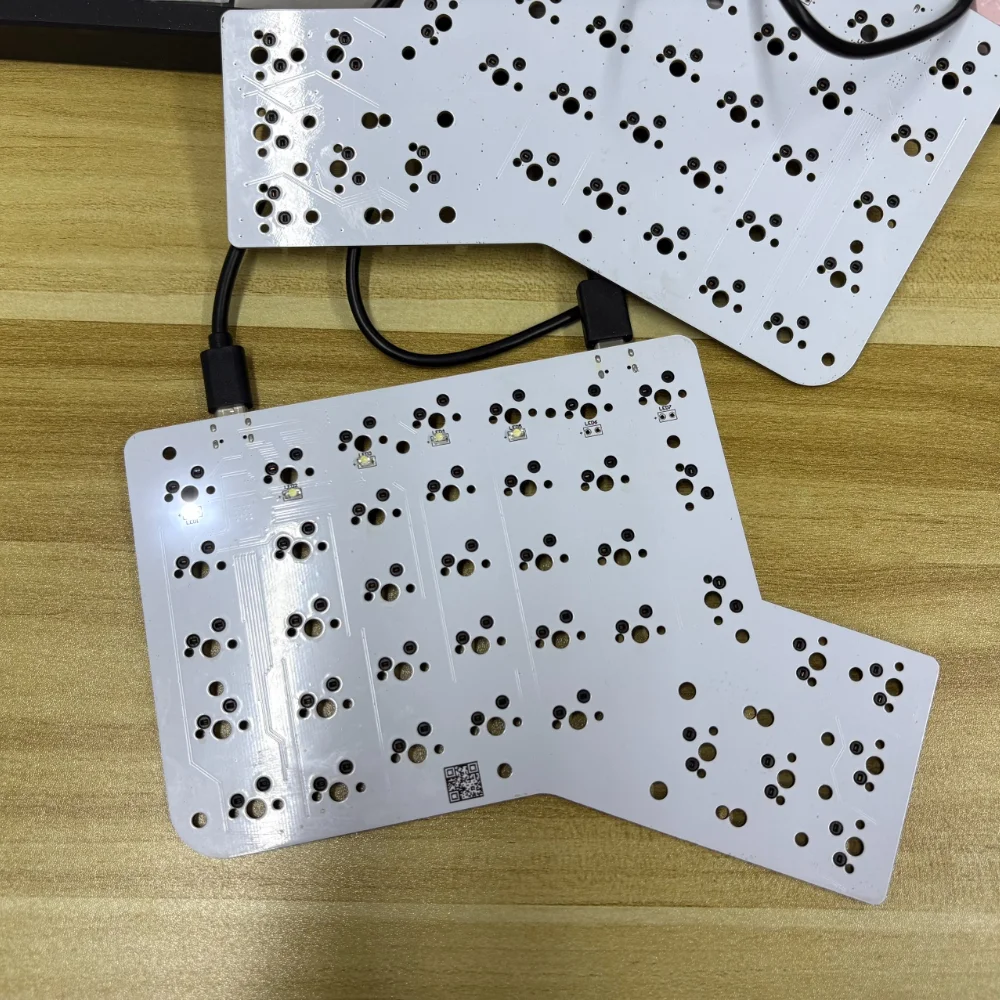 Фото Клавиатура Hotdox Ergodox Split с проводным подключением, оригинальная, ручной работы, с возможностью горячей замены, белой подсветкой, для игр, офисных аксессуаров, подарок, DIY. №3