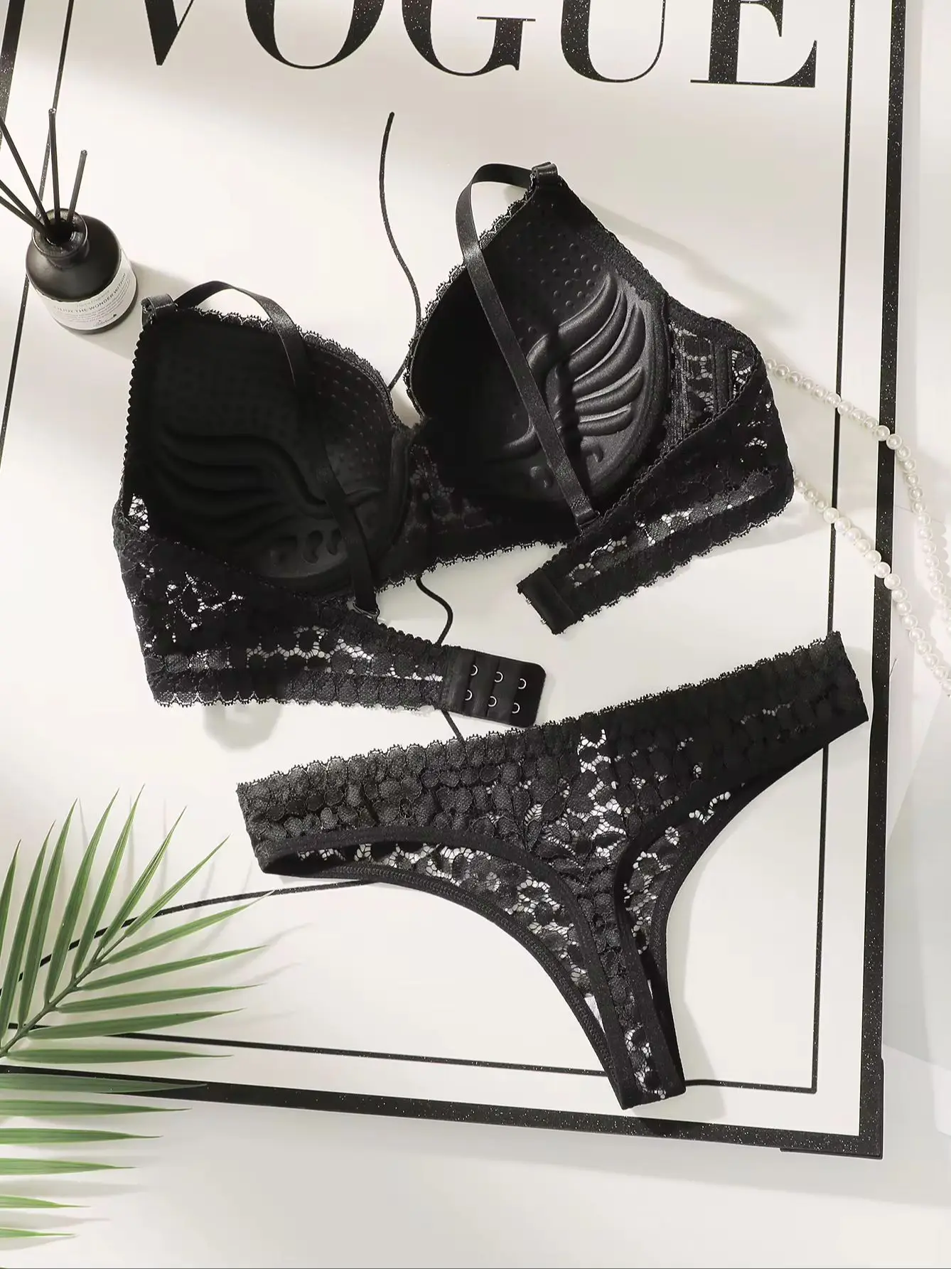 Комплект женского кружевного нижнего белья с чашками пуш-ап 70B-85B