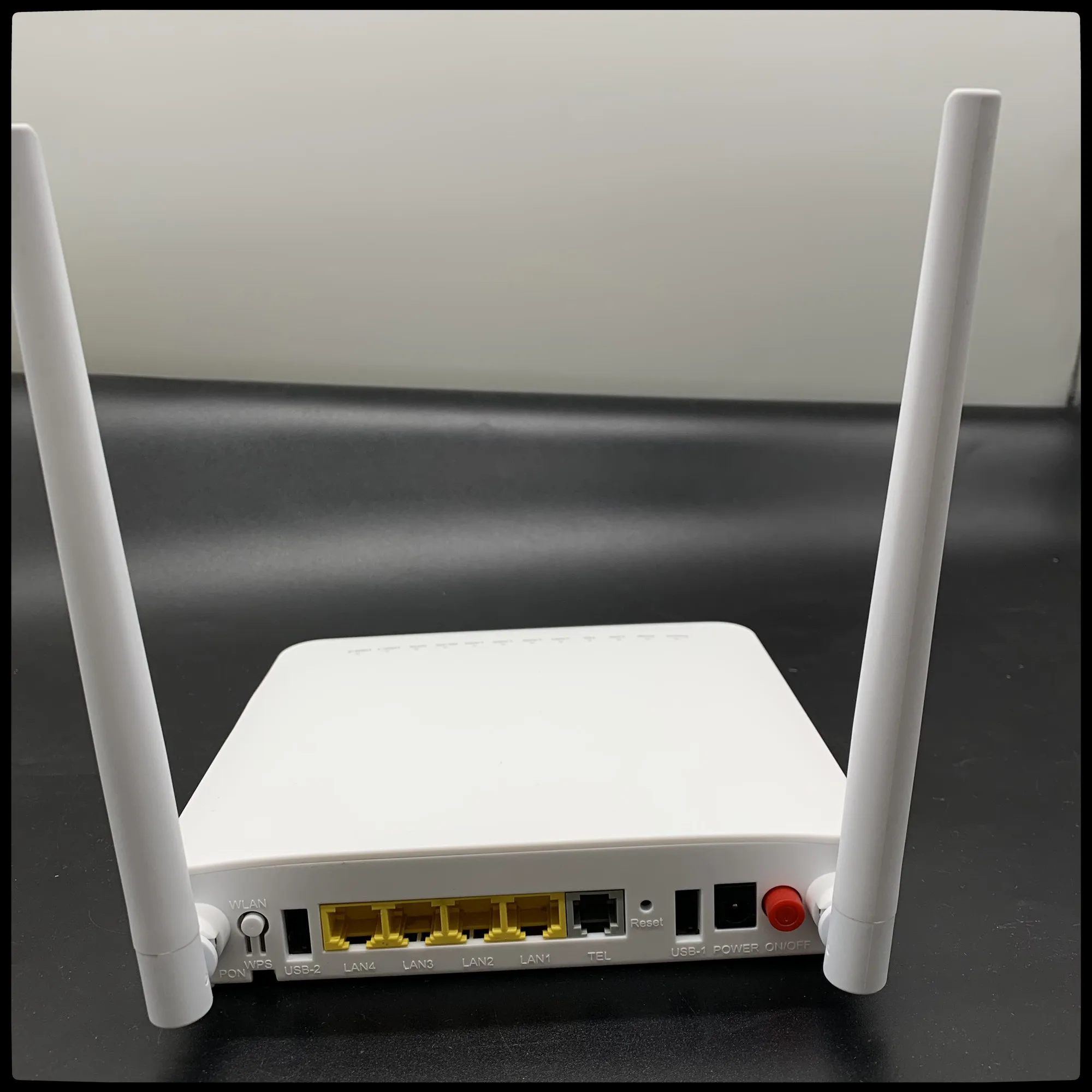 Бесплатная доставка, новинка, FTTH XPON ONU, двухдиапазонный F670L ONT 4GE + 2USB + 1TEL 2,4G 5G Wifi XPON EPON GPON ONT без питания