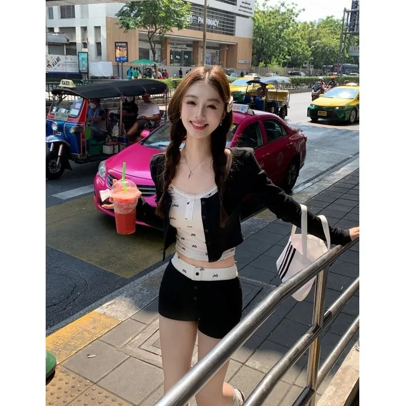 Женский комплект из трех предметов милый кардиган на бретельках и шорты весенний