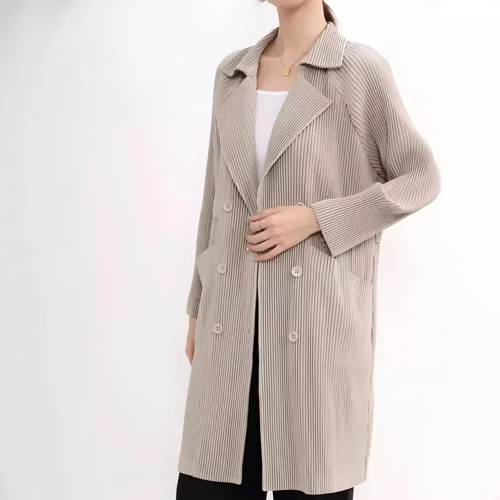 Плиссированная ветровка со складками осень 2024 Женский утепленный однотонный