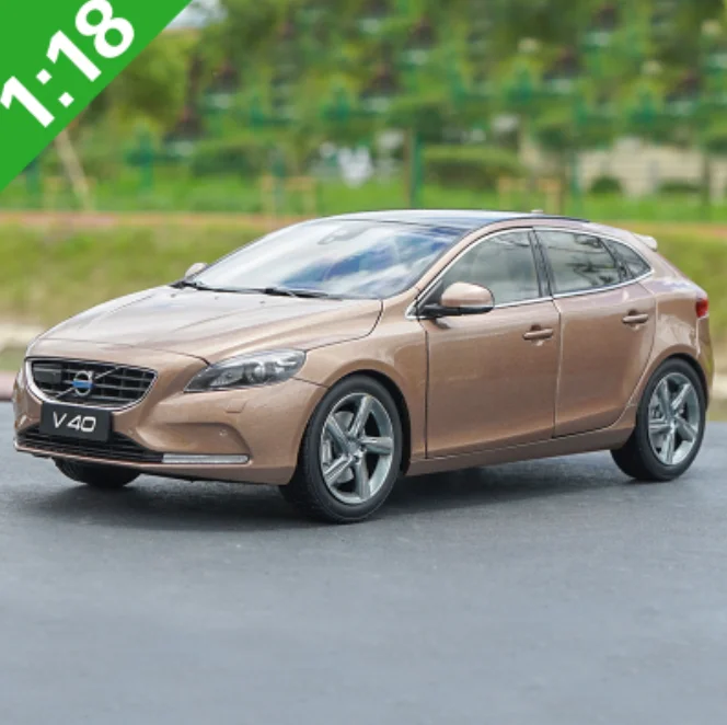 Модель литая в масштабе 1:18 для Volvo V40 2016 белый коричневый внедорожник игрушечный