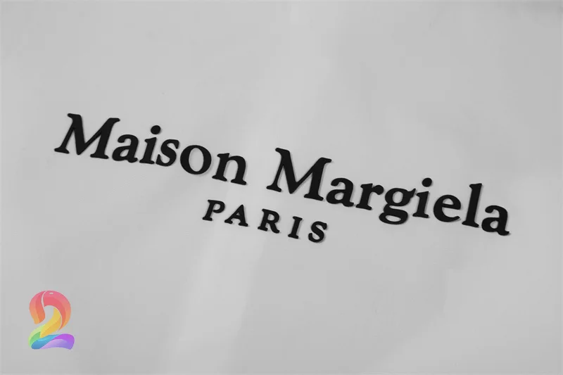 Рисунок 4 - Рубашка с отложным воротником ММ6 Margiela