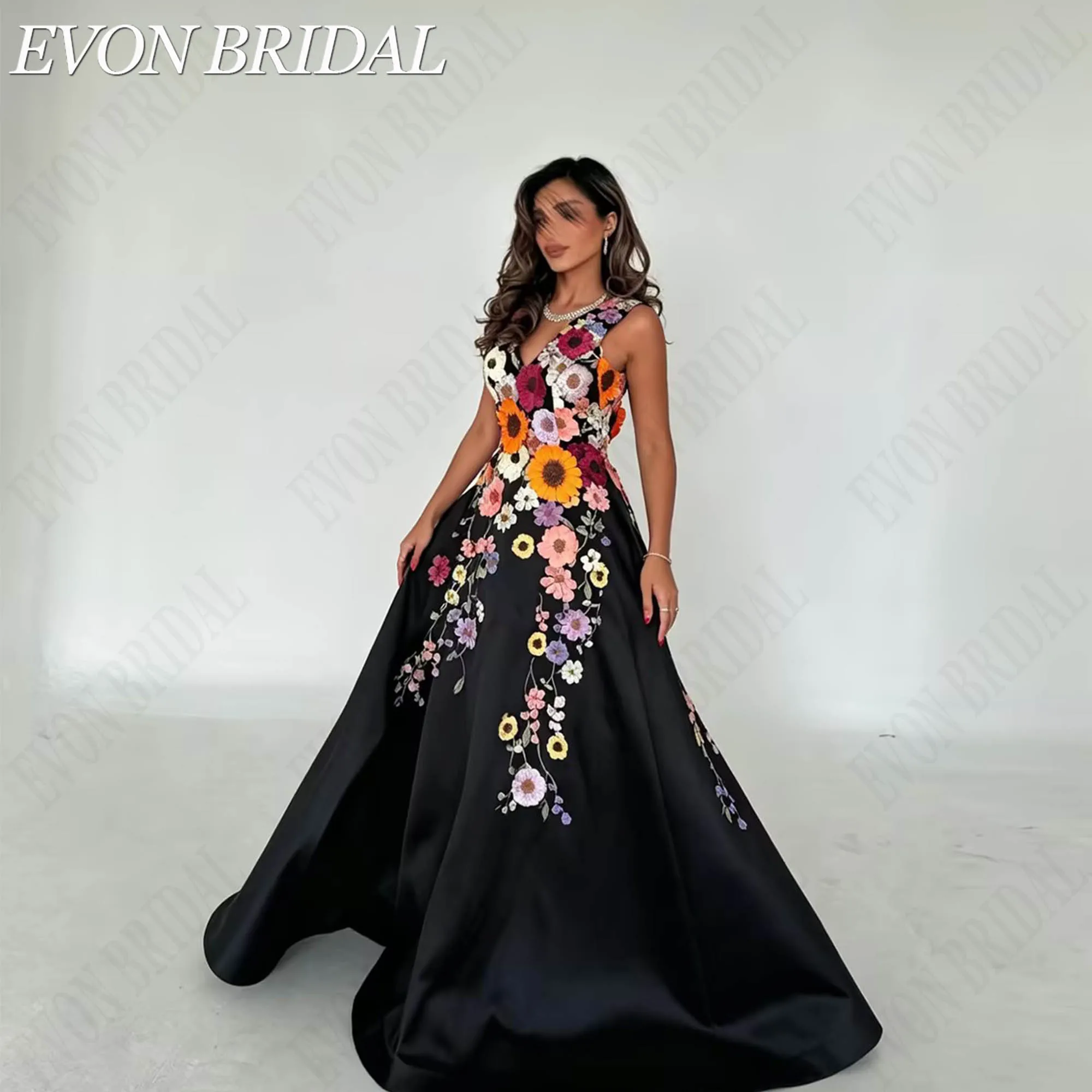 EVON BRIDAL Чёрный Атлас Глубокий V-Вырез Широкие Бретели Цветные Объёмные Цветочные Аппликации Силуэт А-Линия Длинное Платье До Пола На Заказ Для Полных Женщин Вечер Гала Элегантный Легкая Ткань Высокое Качество (art.: 3920dbbf63f86) - 3920dbbf63f86