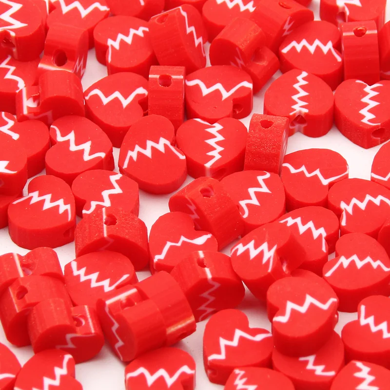 Красные плоские бусины из полимерной глины с рисунком разбитого сердца