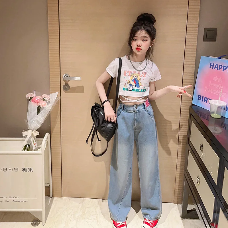 

Детская футболка и джинсовые брюки, на возраст 5-13 лет