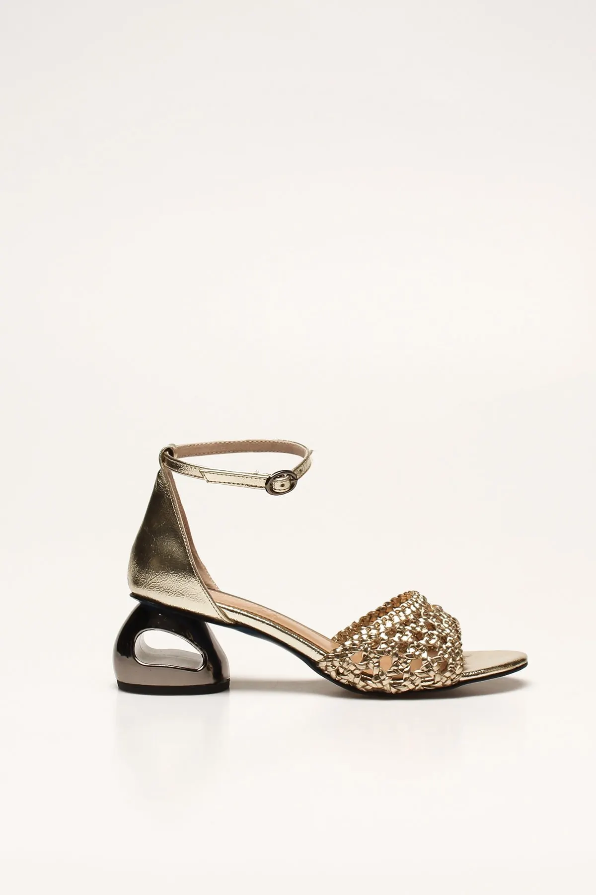 

Fashion Style Dore Broken Sandals And Slippers Sandals