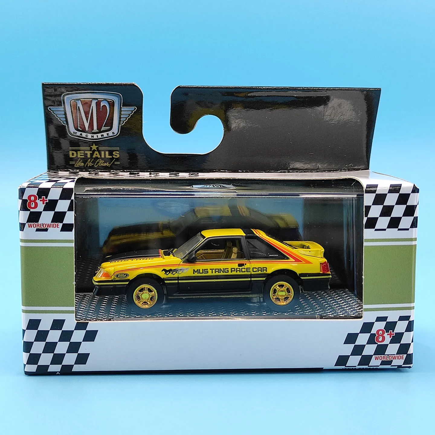 Фото Масштабная модель автомобиля Ford Mustang GT 1987 года, литая под давлением, 1:64 — кастомизированная, из сплава №1