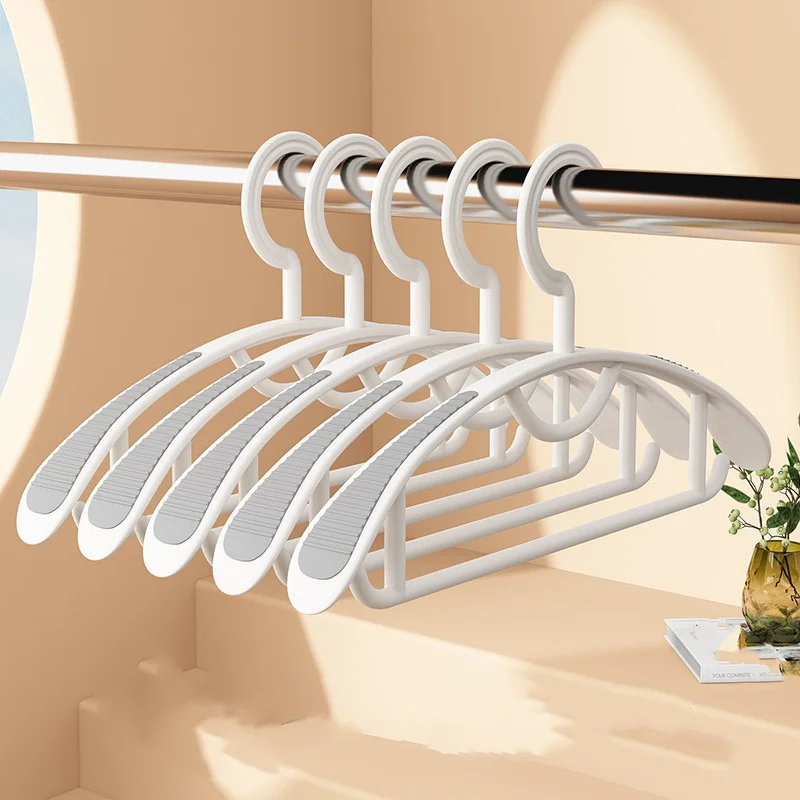 

Пластиковые вешалки для одежды