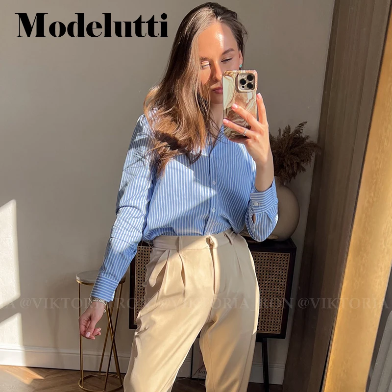 Женская блузка в полоску с длинным рукавом и лацканами