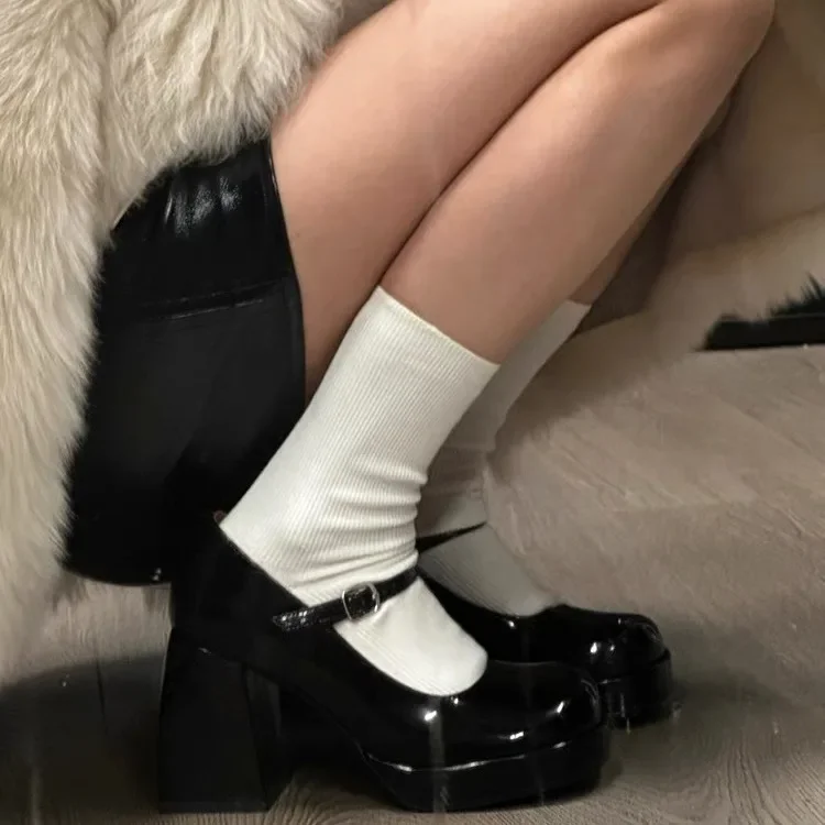 Женские туфли на высоком каблуке во французском стиле с ремешком