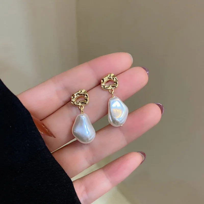 

2022 New Fashion Retro Irregular Water Drop Pearl Dangle Earrings Women Wedding Engagement Gold Earrings Anniversary Gifts