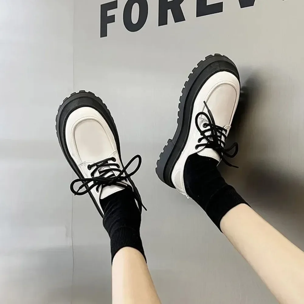 Туфли-лодочки женские из лакированной кожи на платформе