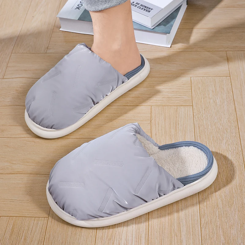 

Зимние тапочки для женщин, новинка 2022, теплые хлопковые домашние Нескользящие тапочки, пара мягких модных повседневных мужских туфель на то...