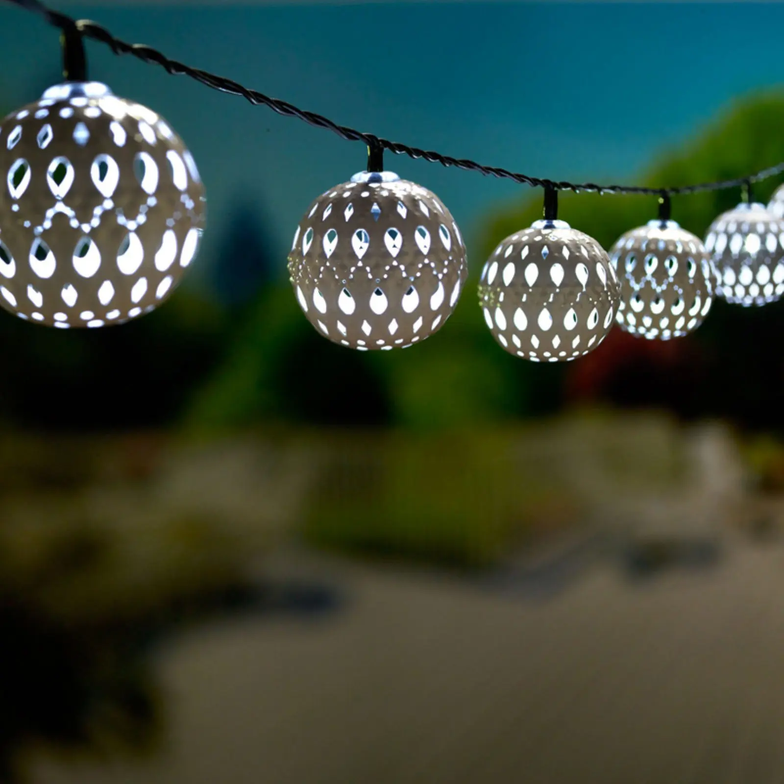 

Free Shipping Solar String Light - Carnivale (White) - 20 ct.