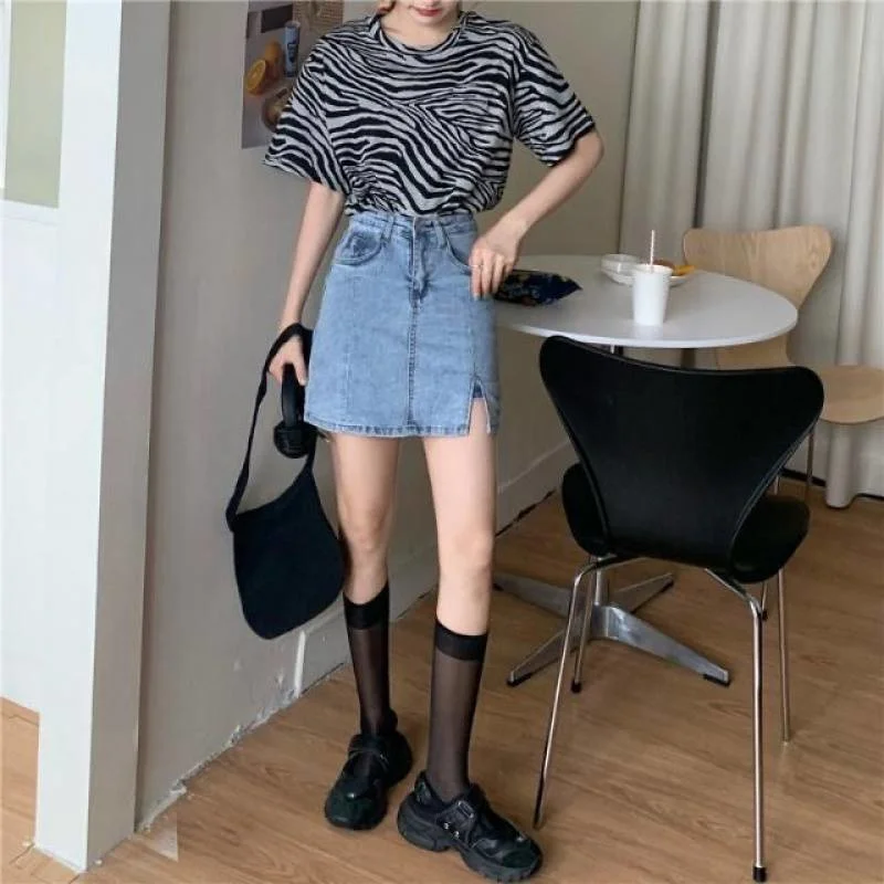 

Джинсовая короткая юбка, женское платье большого размера, Новинка лета 200 кг, тонкая юбка с высокой талией и разрезом, джинсовая юбка с запахом на бедрах