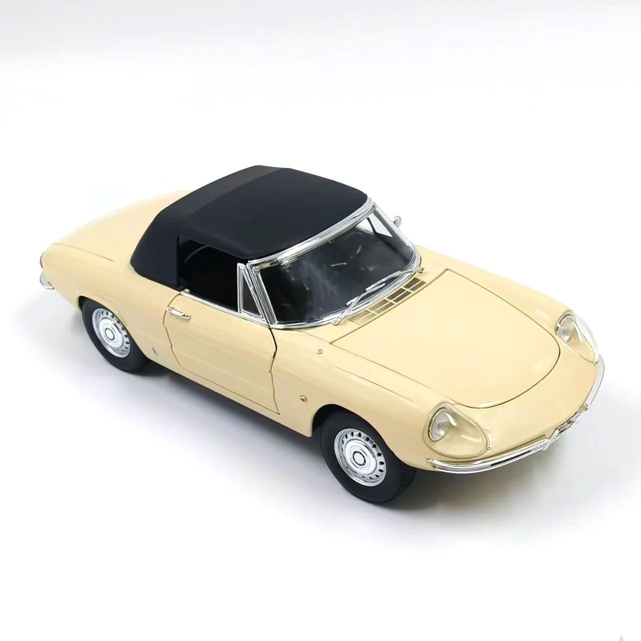 Фото Модель автомобиля Duetto Spider 1966 года из литого металла, масштаб 1:18, серия Diecast TOURING №3