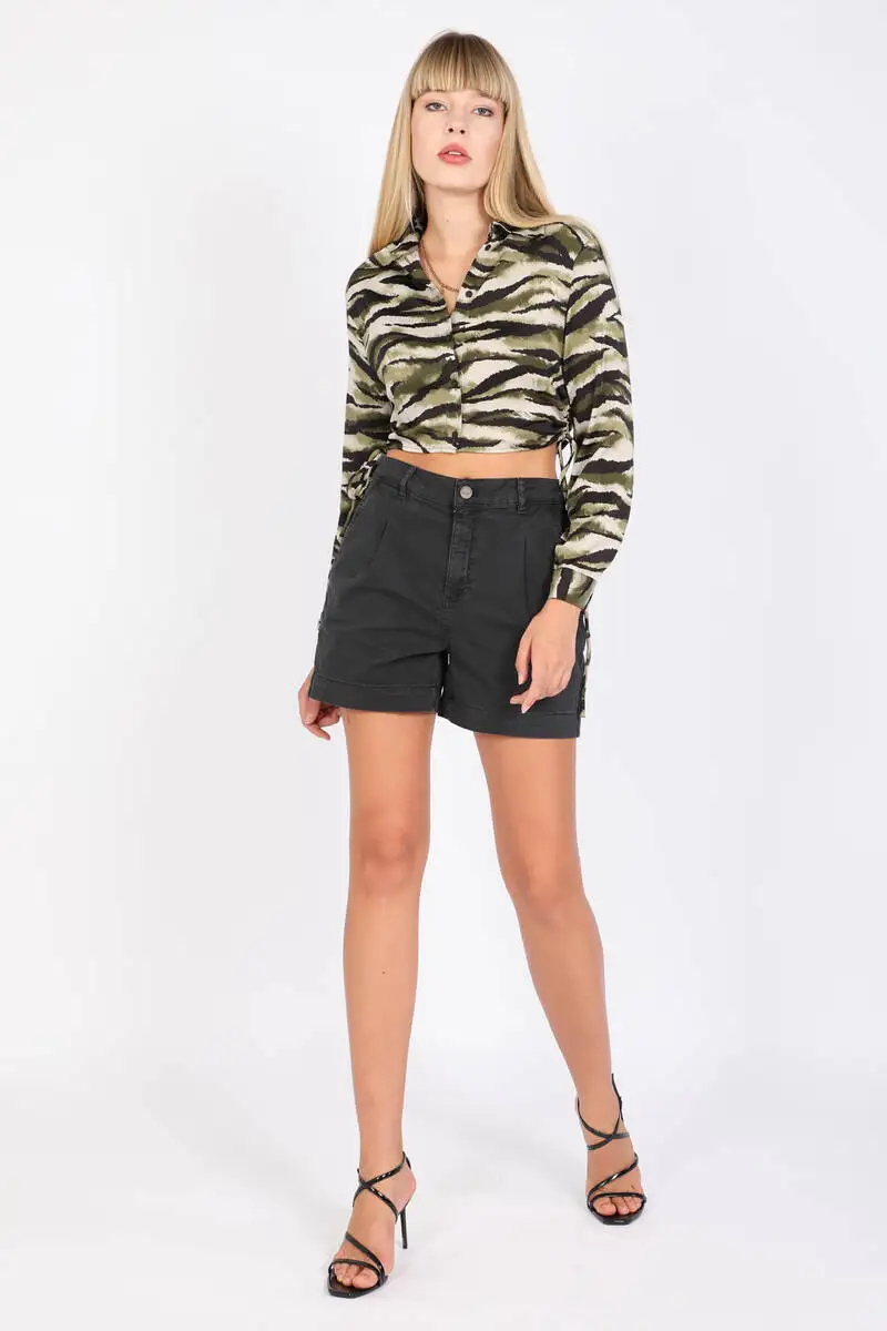 

Women Casual Matte Black Gabardine Shorts