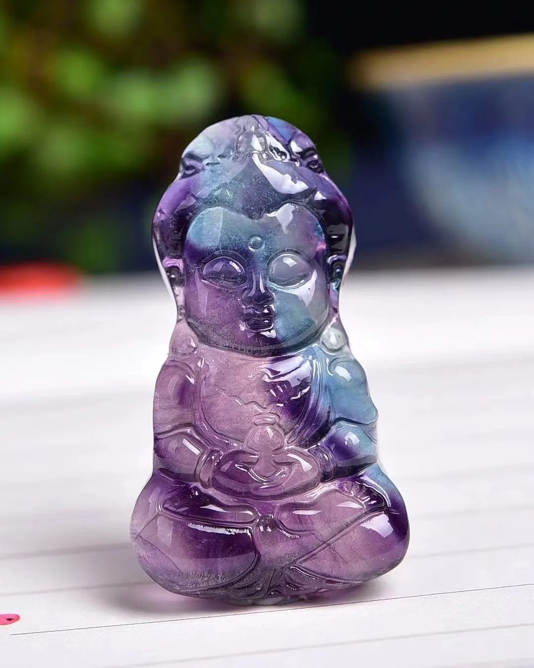 Оптовая продажа Высококачественная фигурка натурального цветного флюорита 37 мм