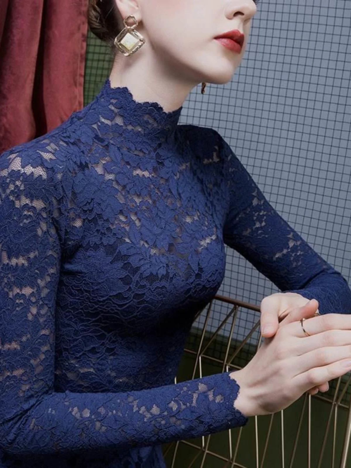 Рубашка с кружевным низом и полувысоким воротником женская весна осень