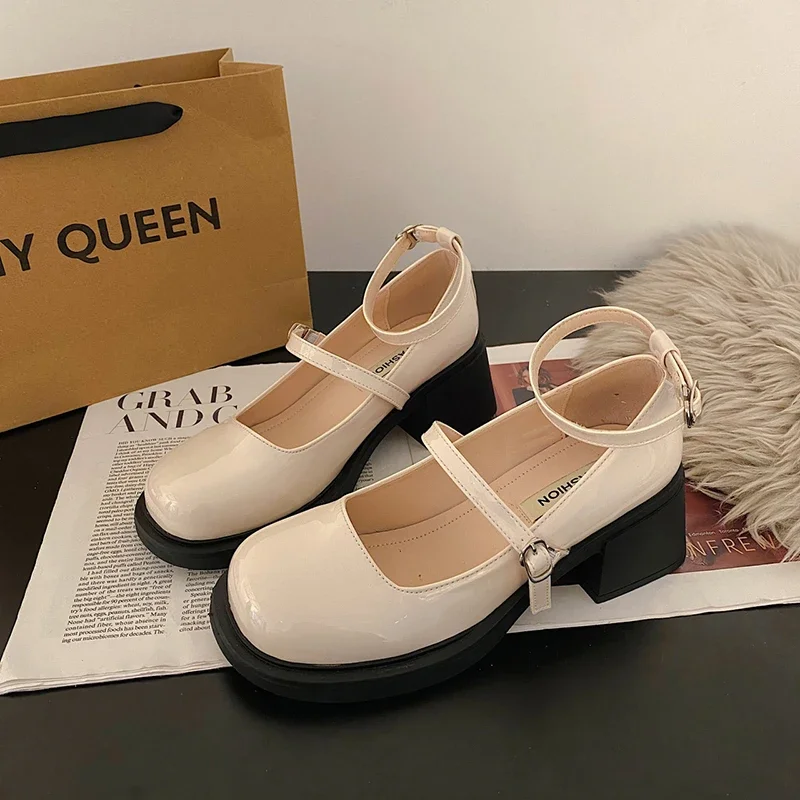 Рисунок 5 - Женские туфли с ремешком на щиколотке