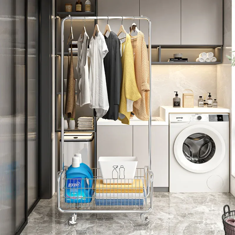 Бутик-стойка для одежды на колесах металлическая минималистичная современная