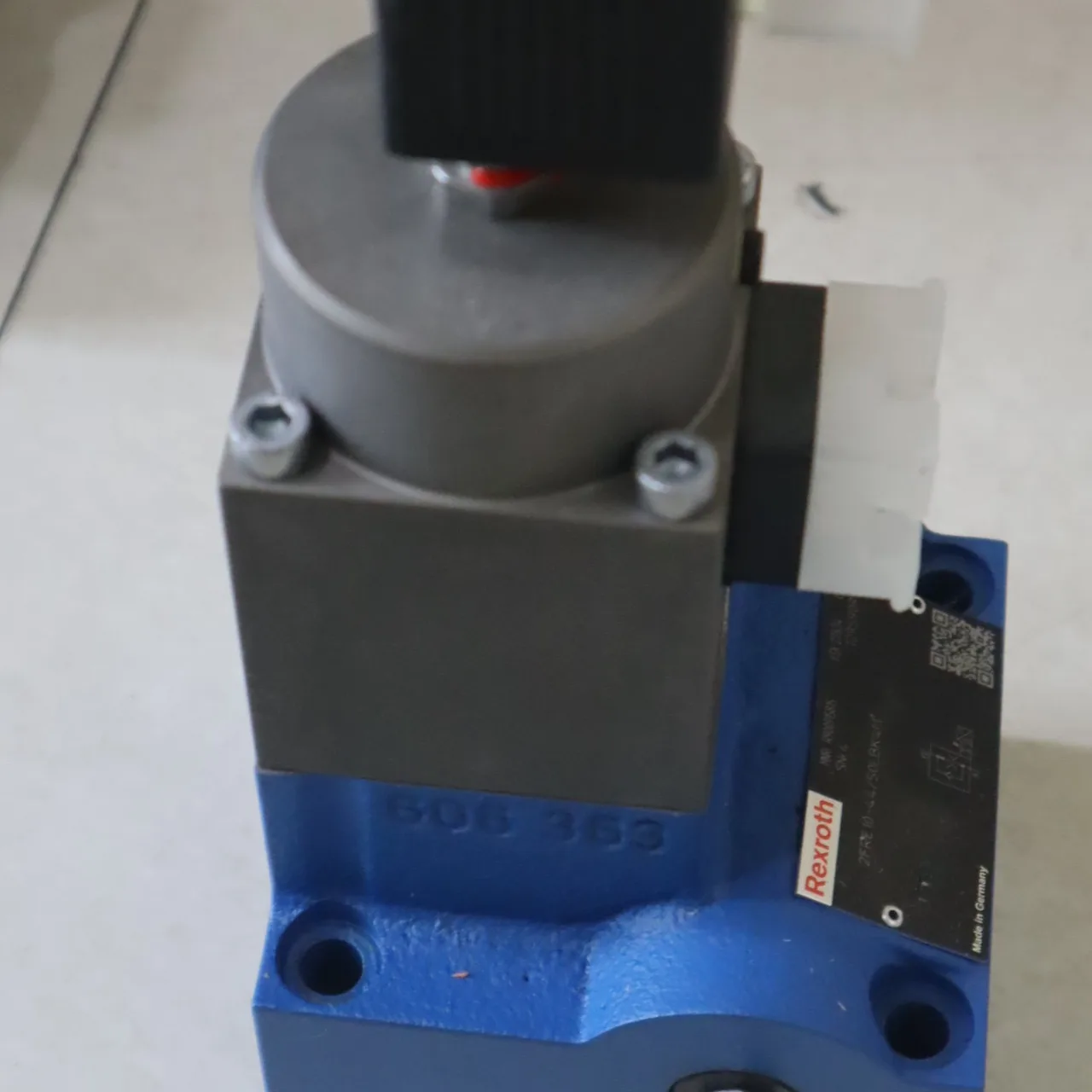 Пропорциональный клапан потока R900915815 2FRE10-44/50LBK4M REXROTH