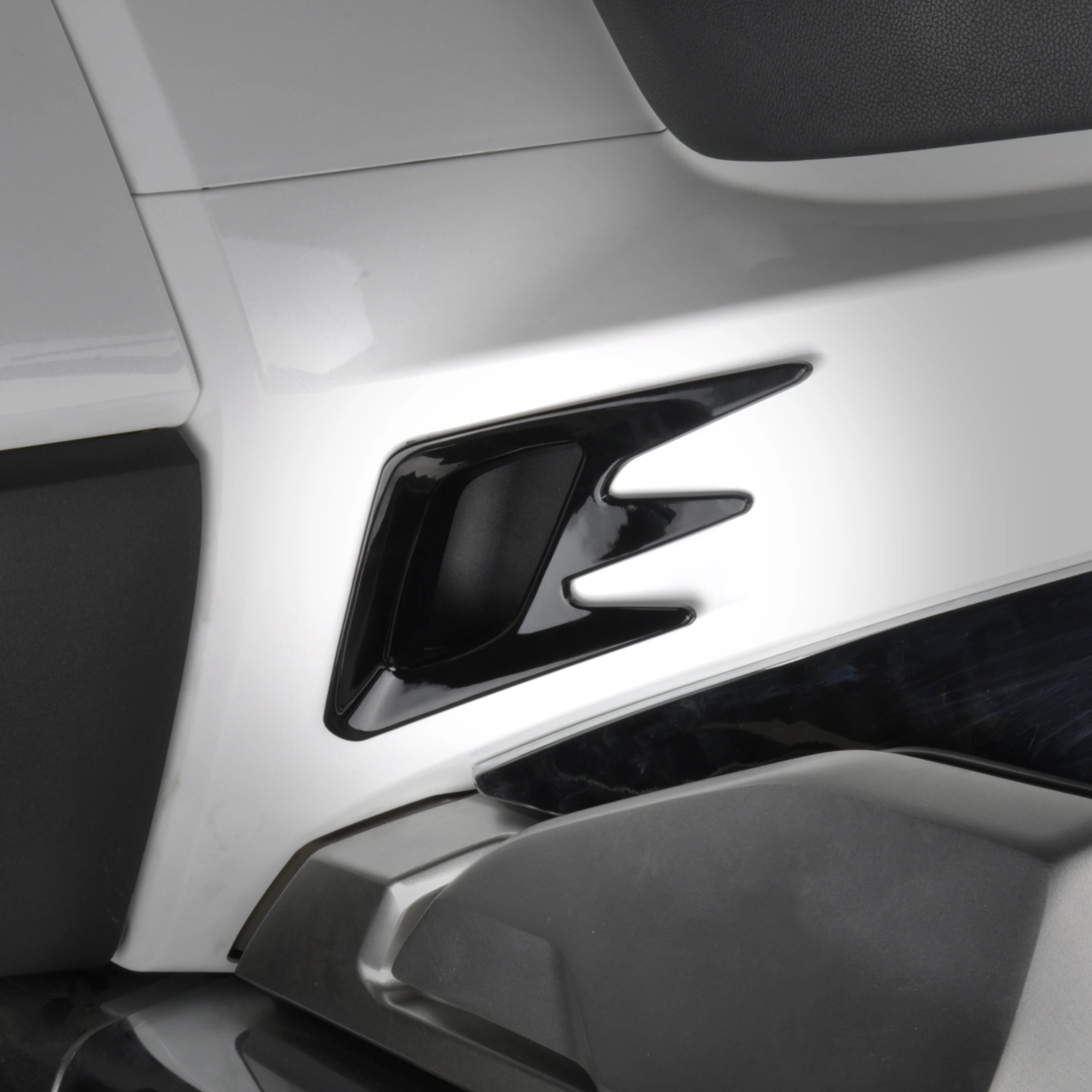 

Обтекатель вентиляционная Защитная крышка Защитная боковая панель комплект отделки вентиляционного отверстия для Honda Gold Wing GL1800 F6B 2018-2023 черное хромирование