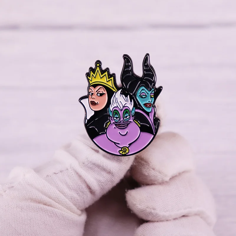 Эмалированная брошь Малефисента Potdemiel