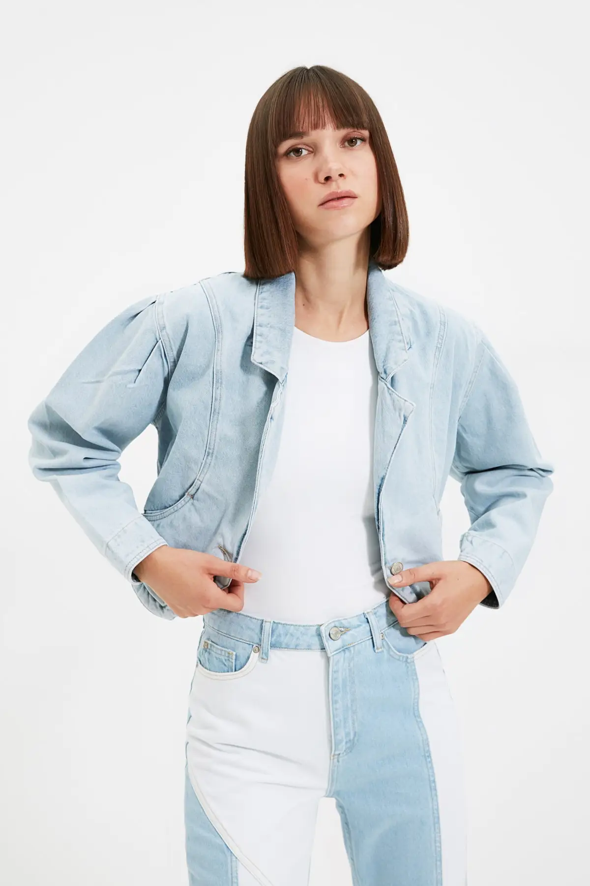 

Trendyol Double Breasted Crop Denim Jacket TWOAW22CE0141