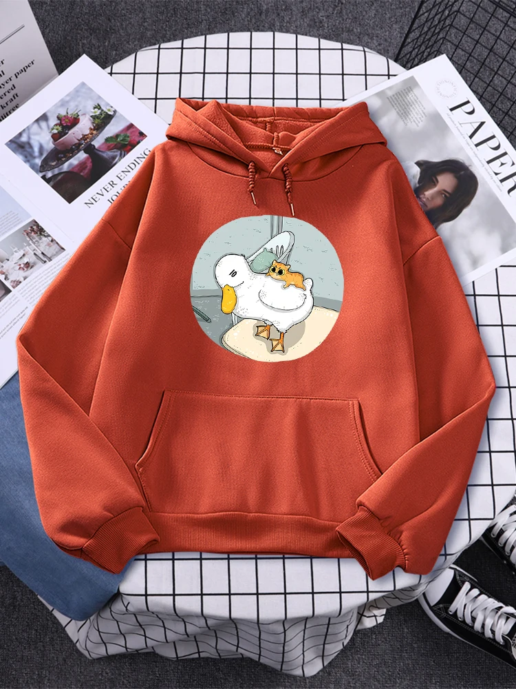 

Женский свитшот с изображением маленькой милой кошки, лежащей на спине утки, простой худи с мультяшным рисунком, флисовые толстовки большог...