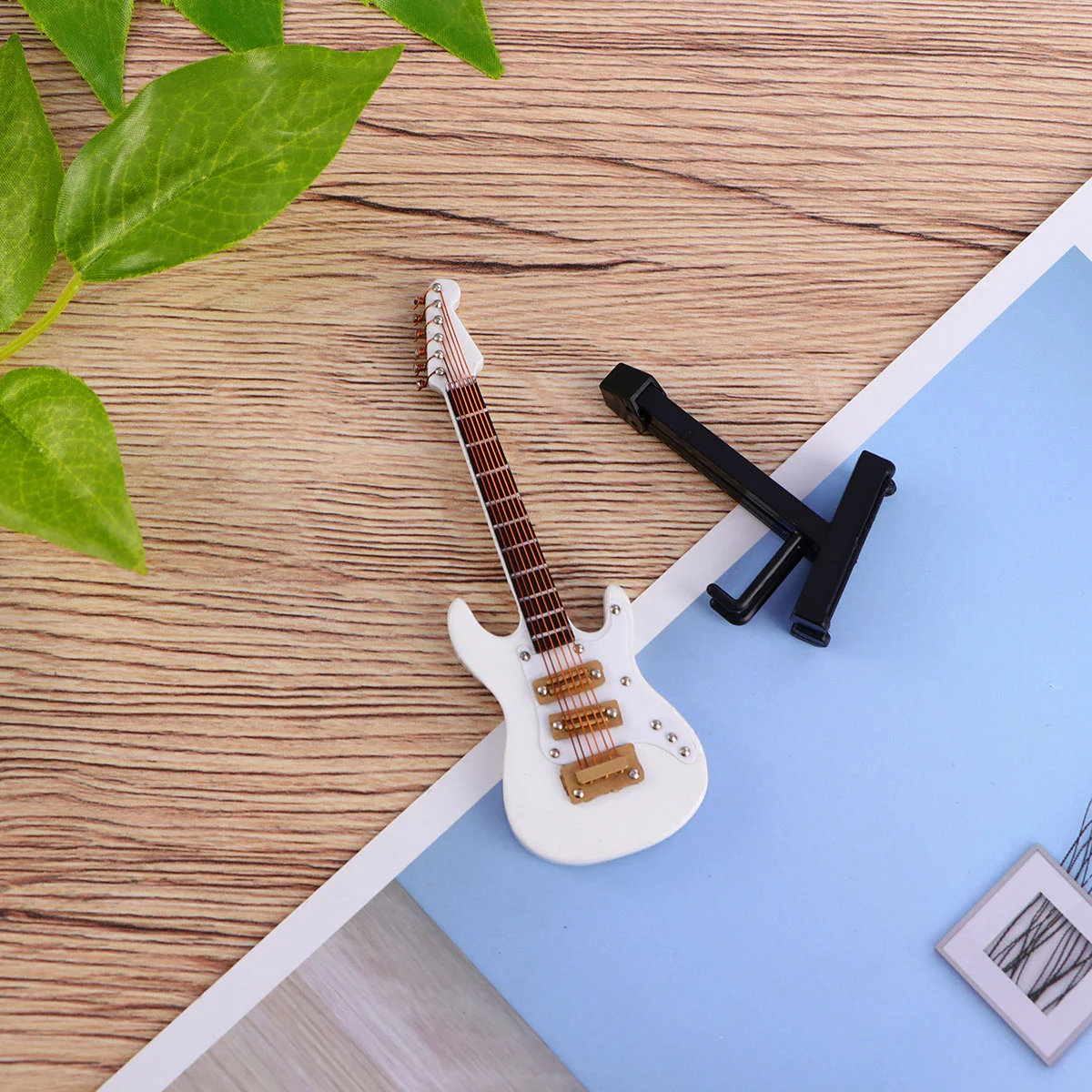

Wooden Miniature Guitar with Stand and Case Electric Guitar Model Miniature Musical Instrument Decoration Favors 10cm White