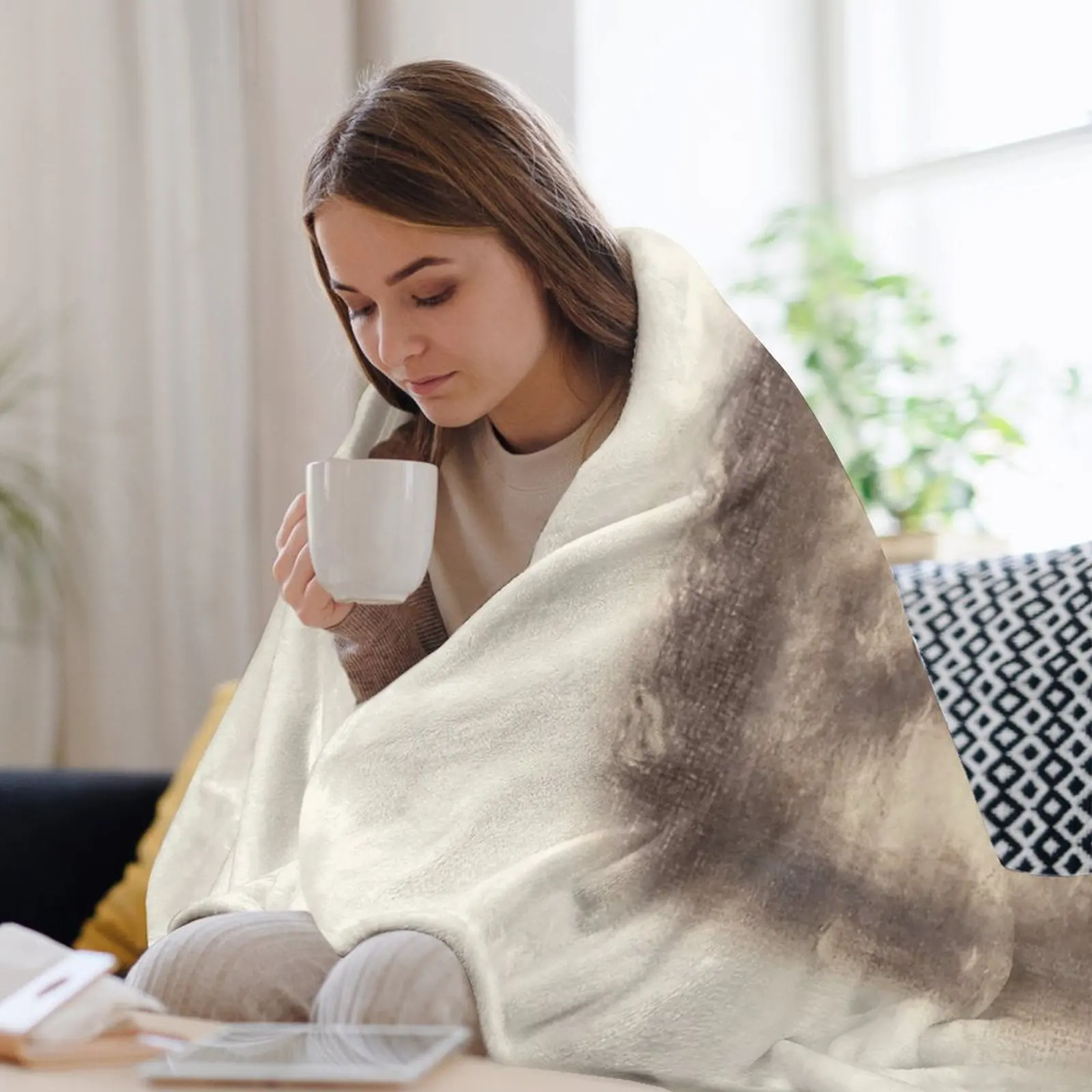 Кожух тюрлина лицо Иисуса Христа с короной шипов бежевый винтажный фон живопись