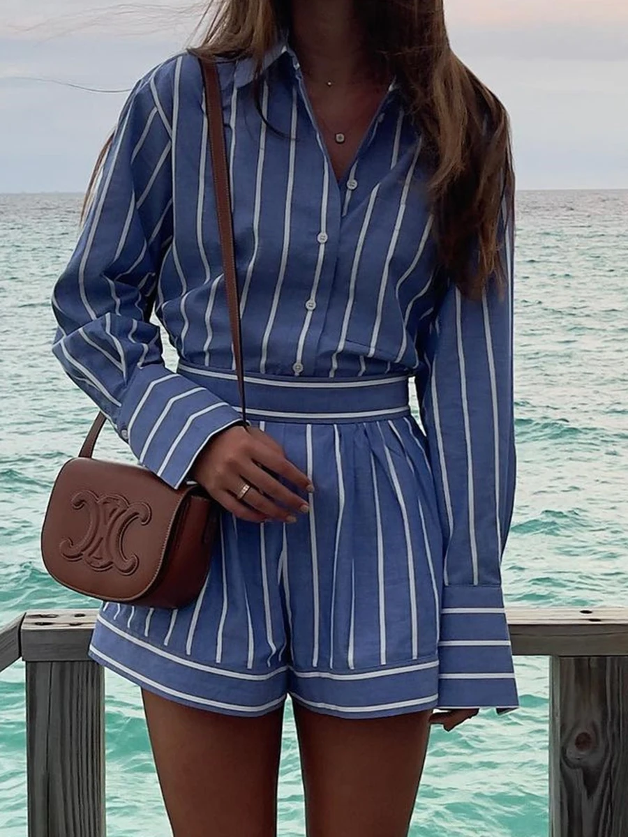 Женский комплект из блузки и шортов голубая блузка в полоску с карманами рубашка